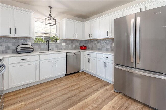 Building Photo - Brand new remodel in North OKC + 4 bedrooms