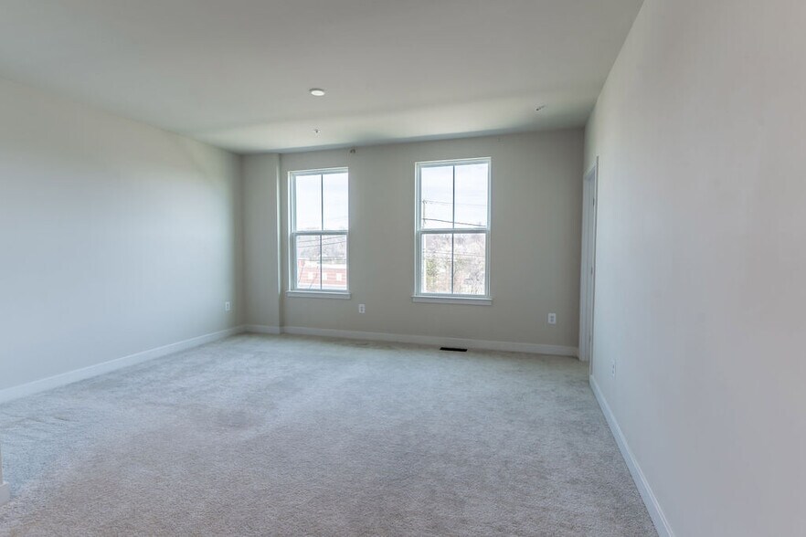 Building Photo - 100 Matisse Pl