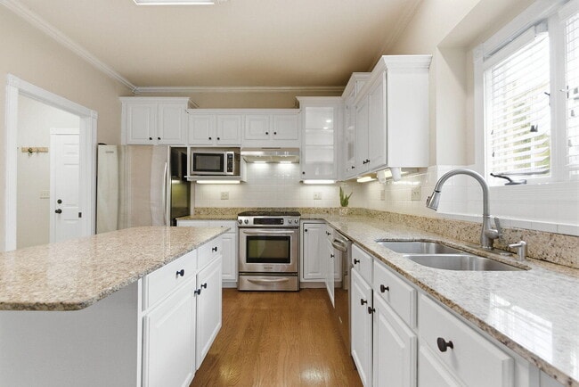 Building Photo - 1110 Brookedale Ct