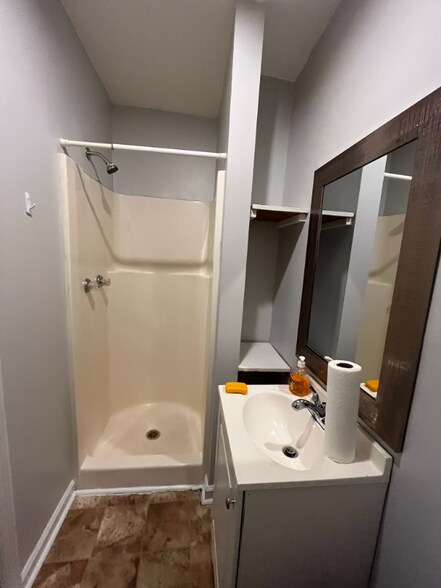 Building Photo - 810 Parsons St SW