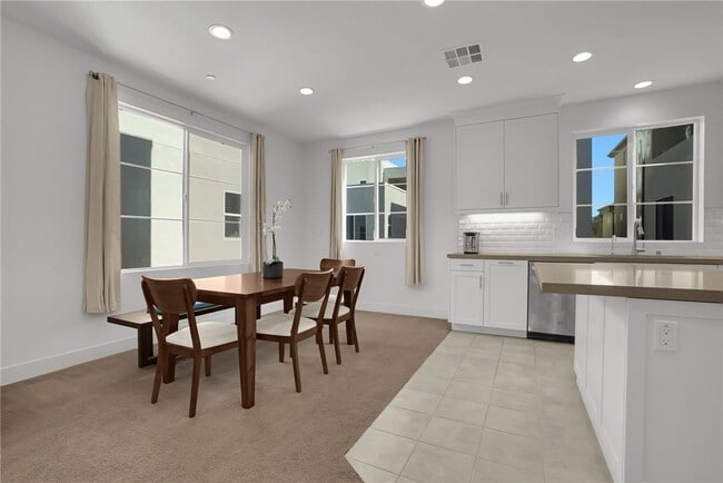 Building Photo - 140 Allusion