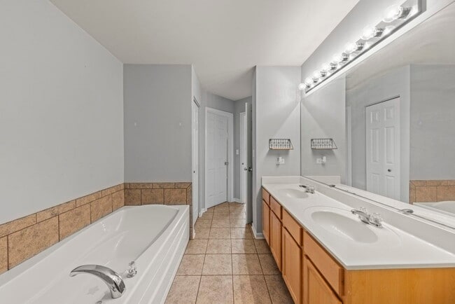Building Photo - 129 Springbrook Trail S
