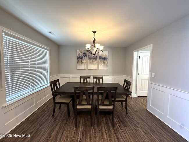 Building Photo - 425 Pebble Shore Dr