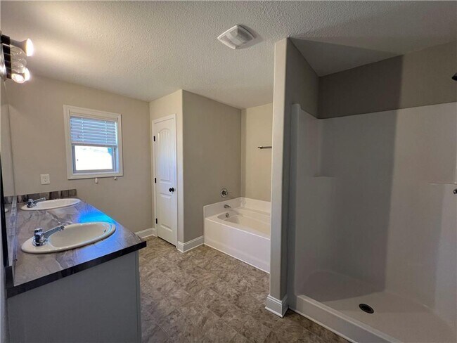 Building Photo - 700 River Mist Cir