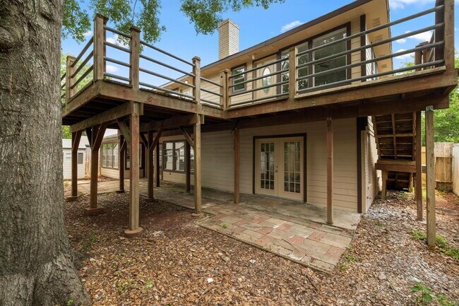 Building Photo - Remodeled 3-Bed Home with Office & Deck in...