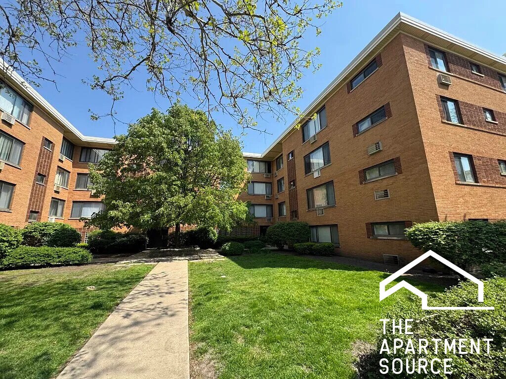 Building Photo - 2704 W Lunt Ave