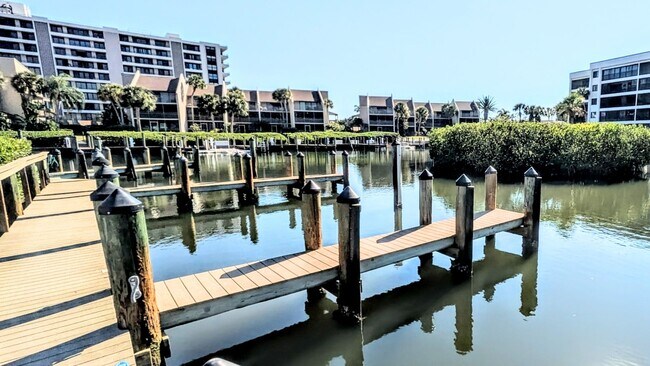 Building Photo - 2 BED 1 BATH CONDO ON SIESTA KEY **ALL UTILITIES/WIFI INCLUDED**