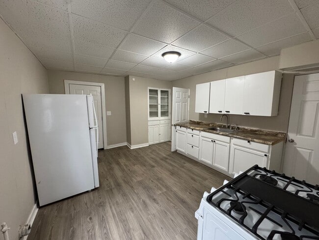 Building Photo - 106 E Maryland St