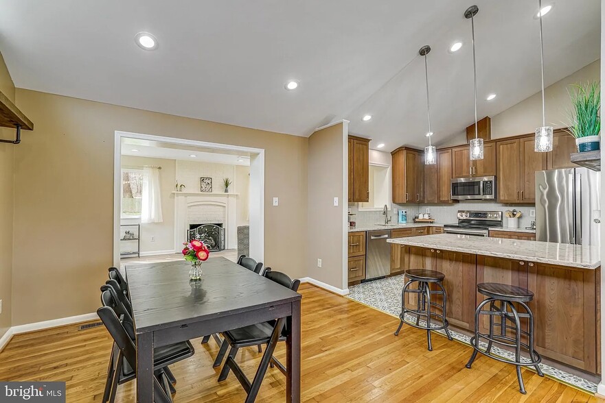 Building Photo - 8651 Cromwell Dr