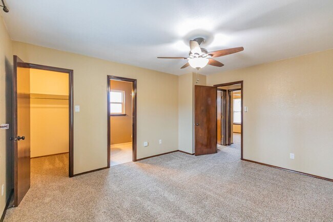Building Photo - Beautiful Home Near Foothills Park With Gr...