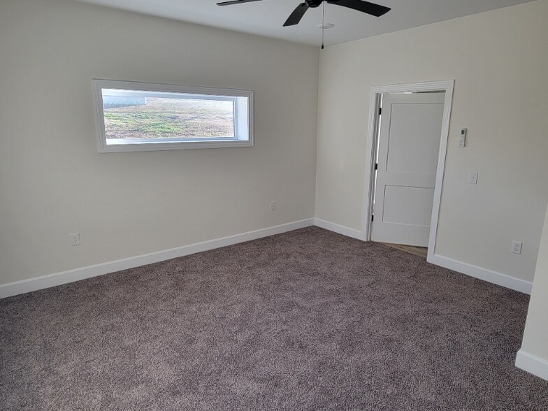 Building Photo - 504 Brian St