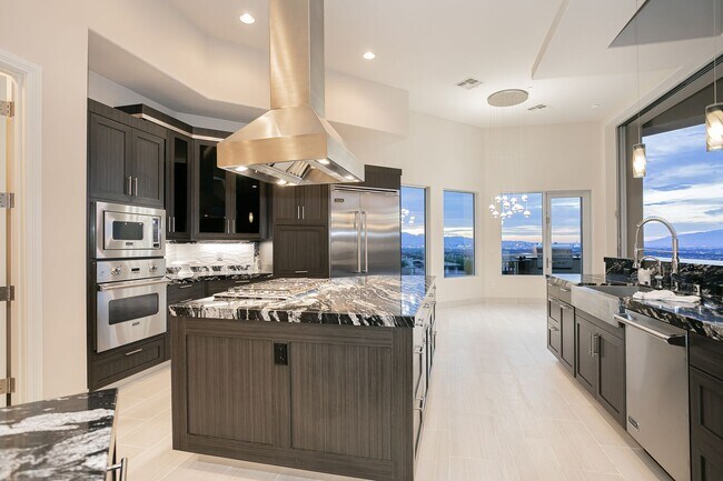 Building Photo - UNUBSTRUCTED VIEWS FROM THIS MACDONALD HIG...