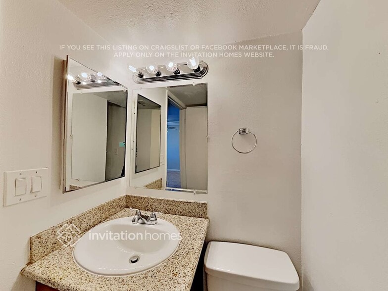 Building Photo - 2226 W Sierra St