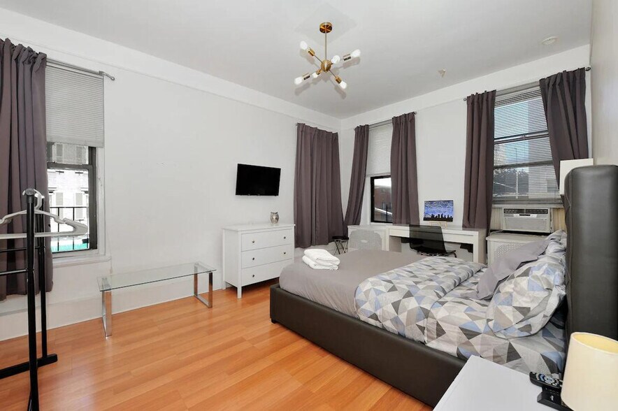 Building Photo - 444 First Ave Loop