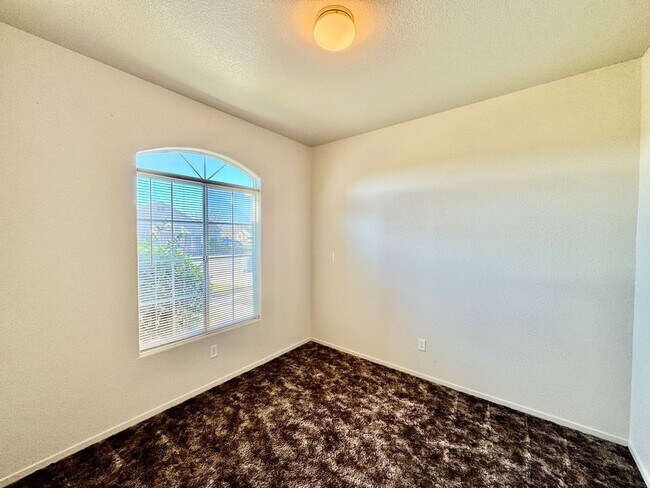 Building Photo - FOR RENT!  3 bedroom 2 bath in Dos Palos