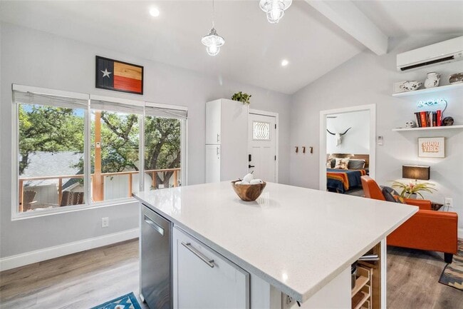 Building Photo - 1403 Minnie Dr