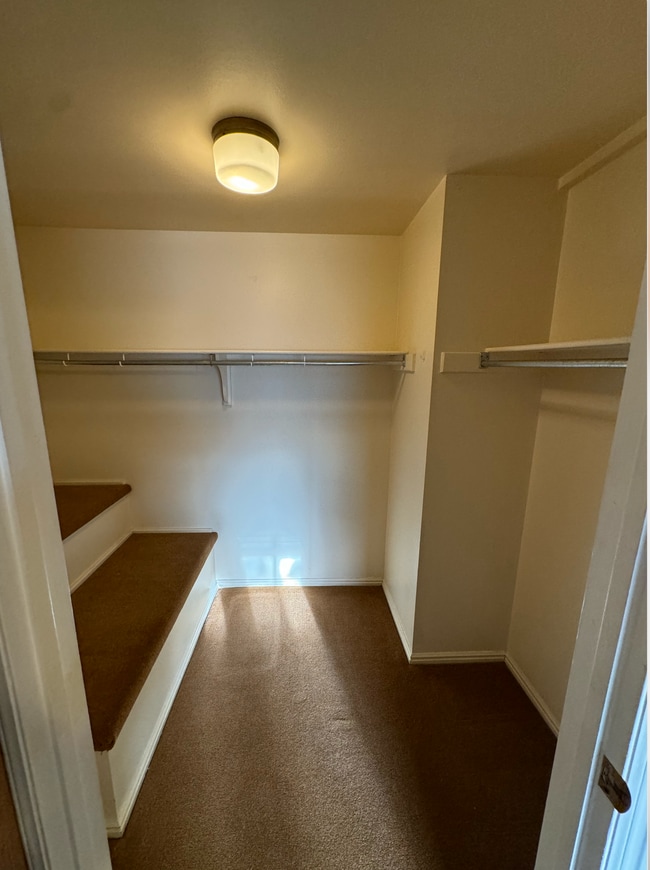 Building Photo - Orem Duplex