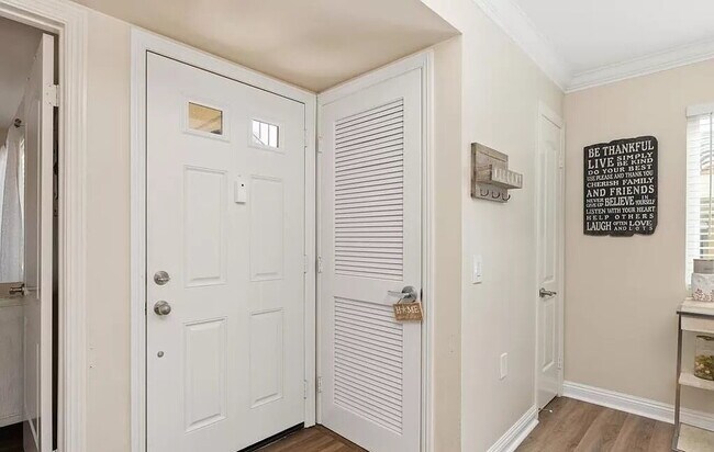 Building Photo - Upscale Living at Its Finest