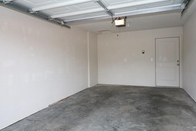 Single car garage - Golf View Gardens Apartments