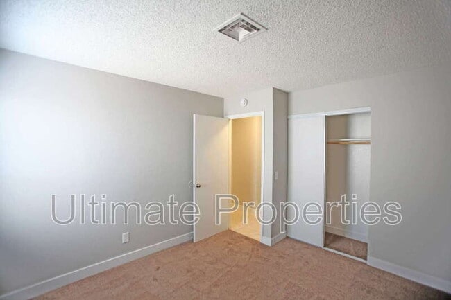 Building Photo - 8514 W Corrine Dr