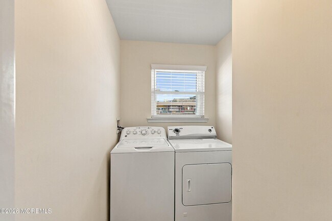 Building Photo - 15 Farragut Ave