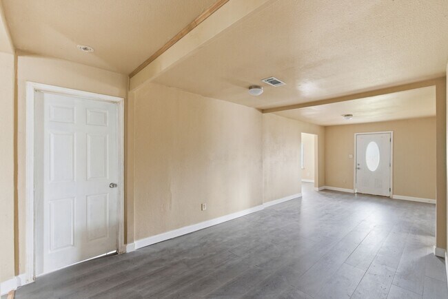 Building Photo - 2411 Leffingwell St