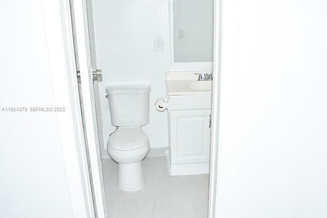 Building Photo - 515 SE 9th St