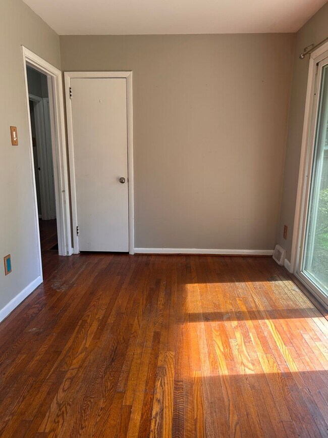 Building Photo - Beautiful 2 bed, 1 bath rancher!