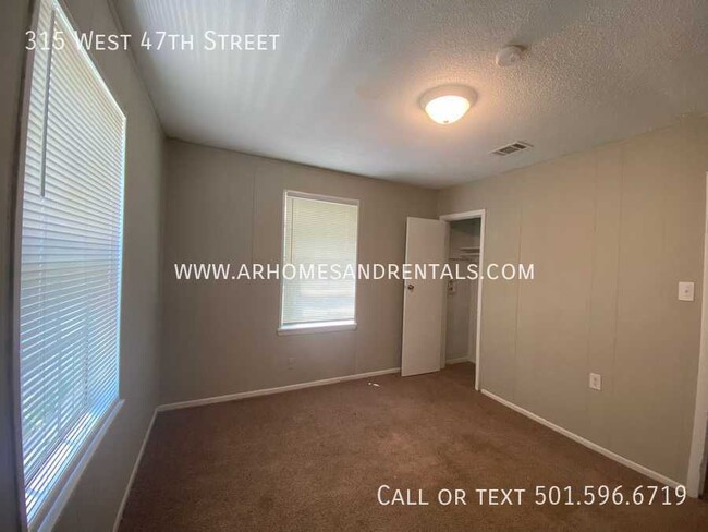 Building Photo - 315 W 47th St