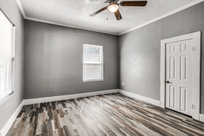 Building Photo - Single-Family Home Available!