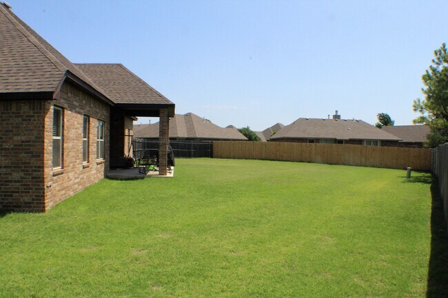 Building Photo - 4904 SW 122nd Terrace