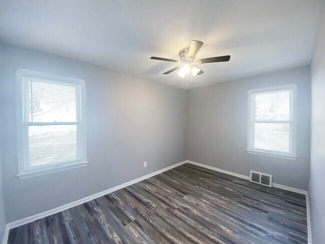 Building Photo - Completely Renovated 3 Bed - 1 Bath Bungalow for Rent in Garfield Heights!