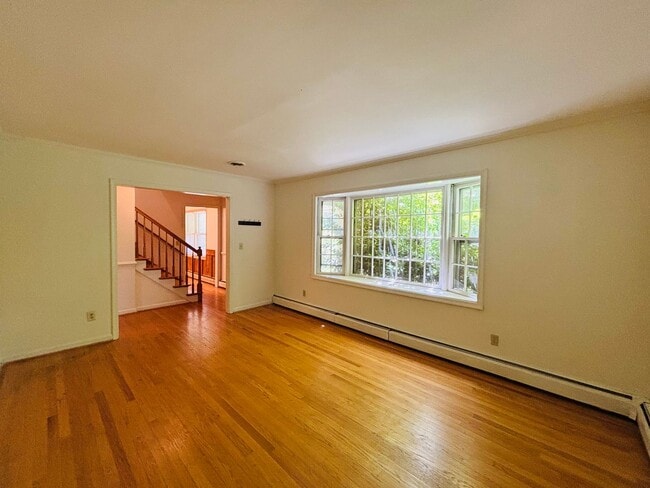 Building Photo - 616 Broce Dr