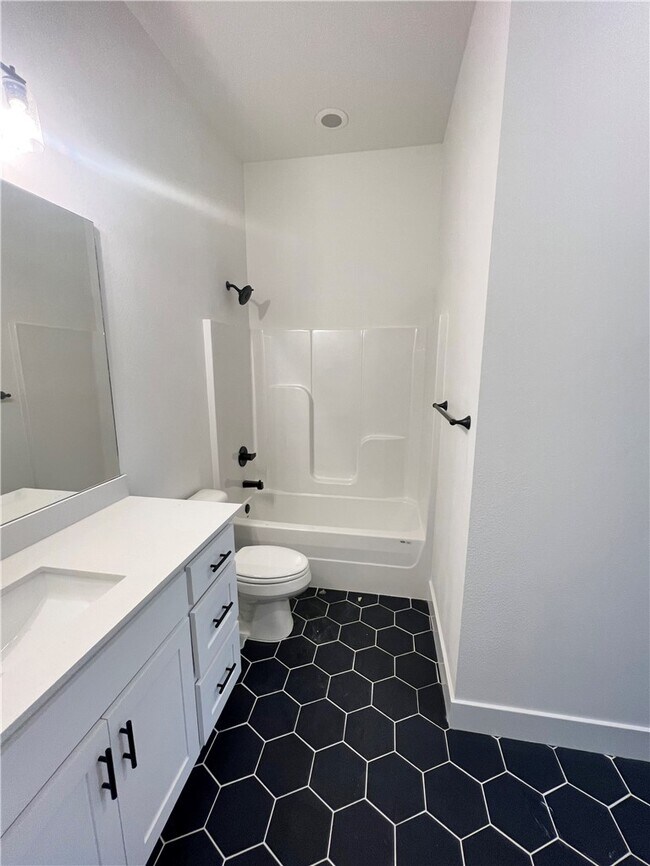 Building Photo - 6304 SW Luna Ln