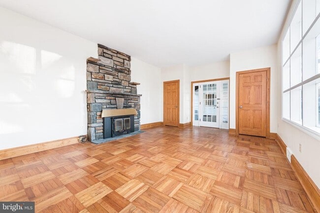 Building Photo - 901 Academy Ln