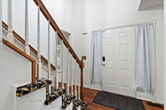 Building Photo - SHORT-TERM RENTAL