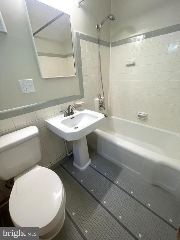 Building Photo - 3350 Martha Custis Dr