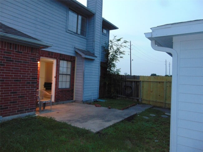 Building Photo - 8603 Rustling Leaves Dr