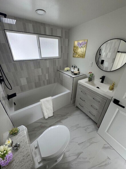 Building Photo - 320 7th St