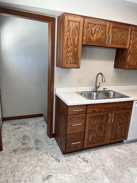 Building Photo - 1043 6th Ave