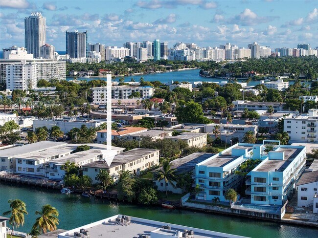 Building Photo - 1135 Marseille Dr