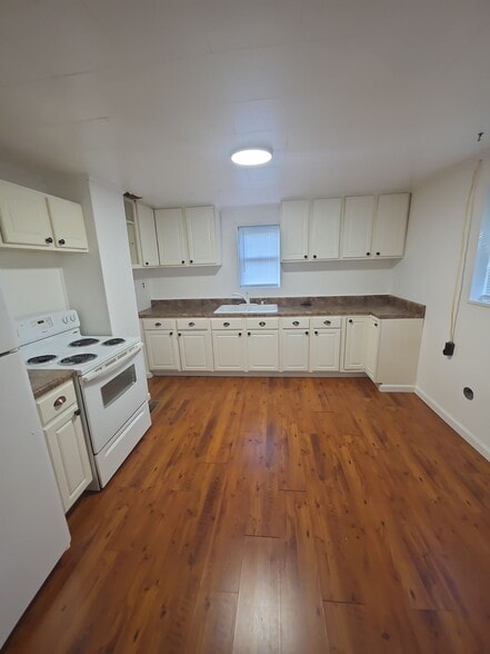 Building Photo - 613 Evans St