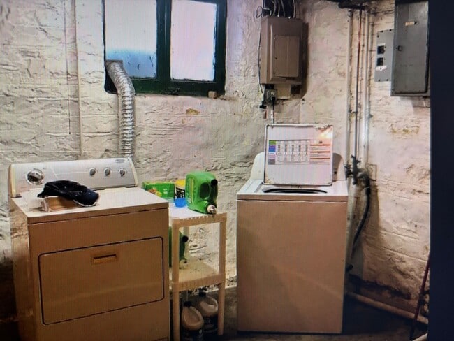 Building Photo - 3224 Taft Ave