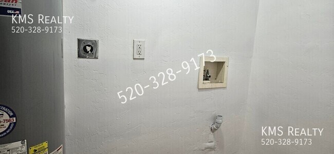 Building Photo - 3536 E Blacklidge Dr