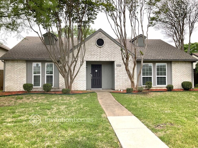 Building Photo - 8102 Kensington Dr