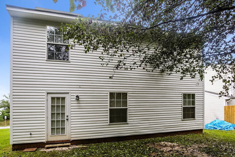 Building Photo - 6207 Day Lilly Ln