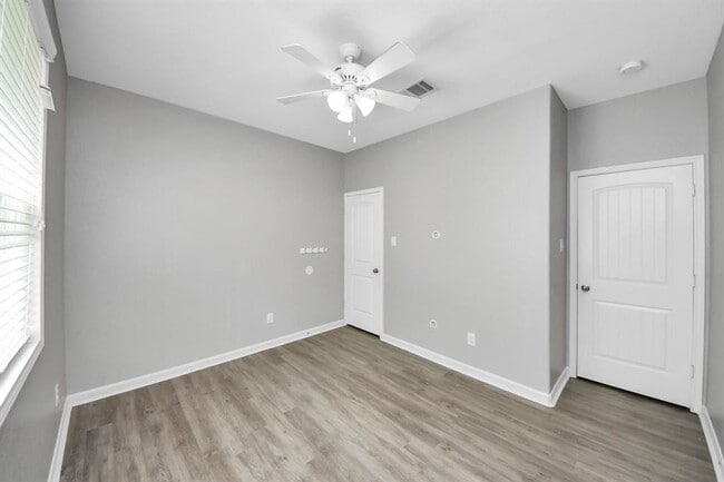 Building Photo - 2011 Halyard Dr