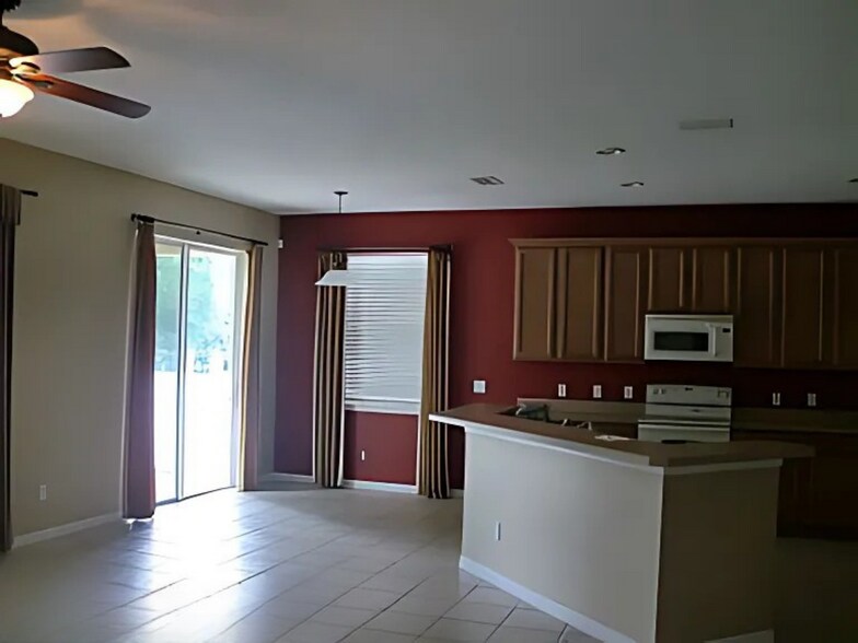 Building Photo - 554 Hiawatha Palm Pl