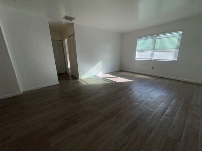 Building Photo - 3810 SW 60th Ave