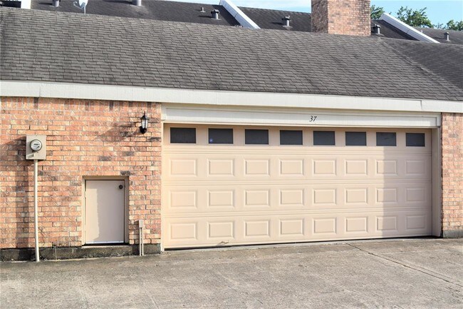 Building Photo - 600 Wilcrest Dr